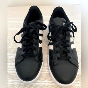 Women’s Size 10 Adidas Cloudfoam Advantage Black with White Stripes